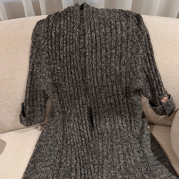 Cozy Gray Ribbed Sweater - Picture 1 of 4